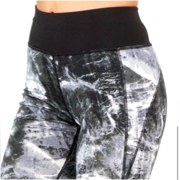 ❤️NWT❤️ Yoga/Workout Petite Women’s/Girls Leggings size XL with Mesh Cut Out❤️ - Picture 7 of 9